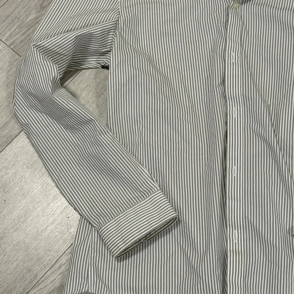 H&M Mens Easy Iron Button Down Shirt Size Medium Stripes Long Sleeve